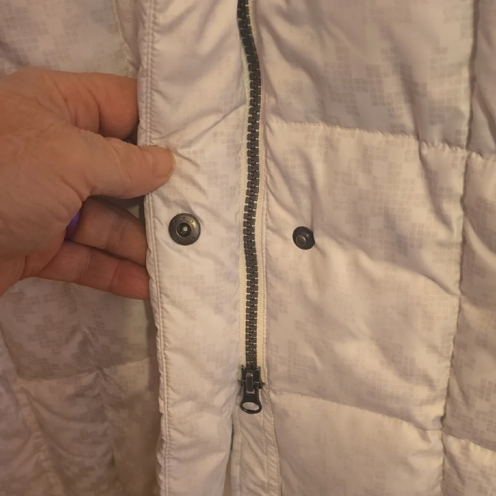 Eddie Bauer Women's White Puffer Coat with Faux Fur Hood‎